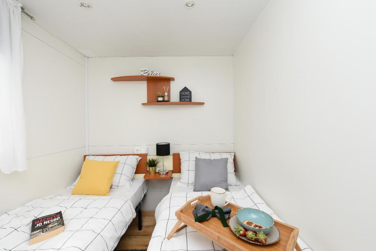Mia Mobile Home With Jacuzzi Zdrelac Bagian luar foto