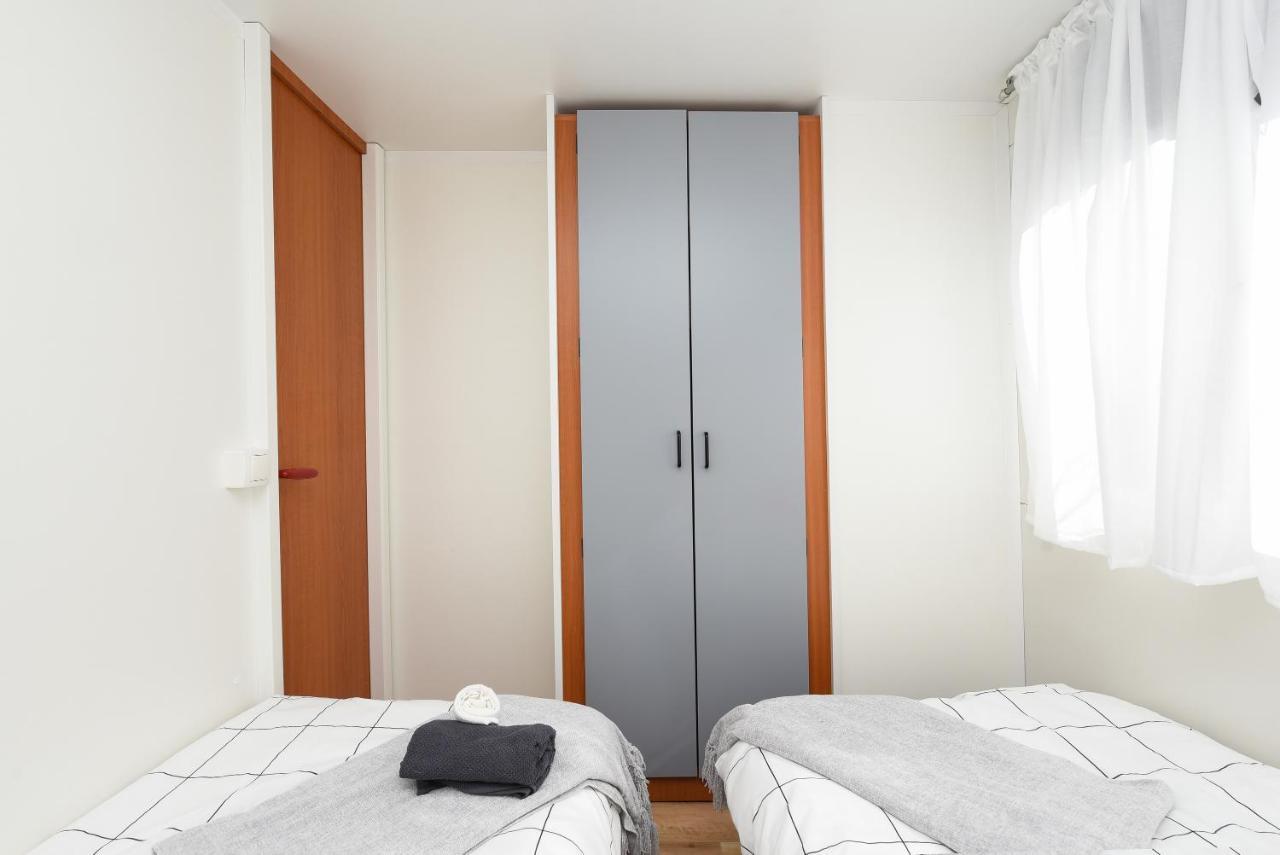Mia Mobile Home With Jacuzzi Zdrelac Bagian luar foto