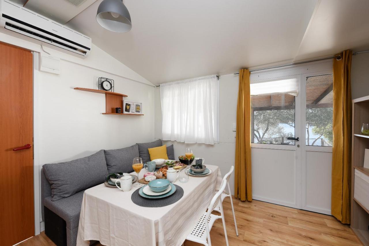 Mia Mobile Home With Jacuzzi Zdrelac Bagian luar foto