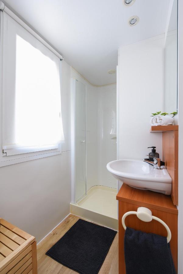 Mia Mobile Home With Jacuzzi Zdrelac Bagian luar foto