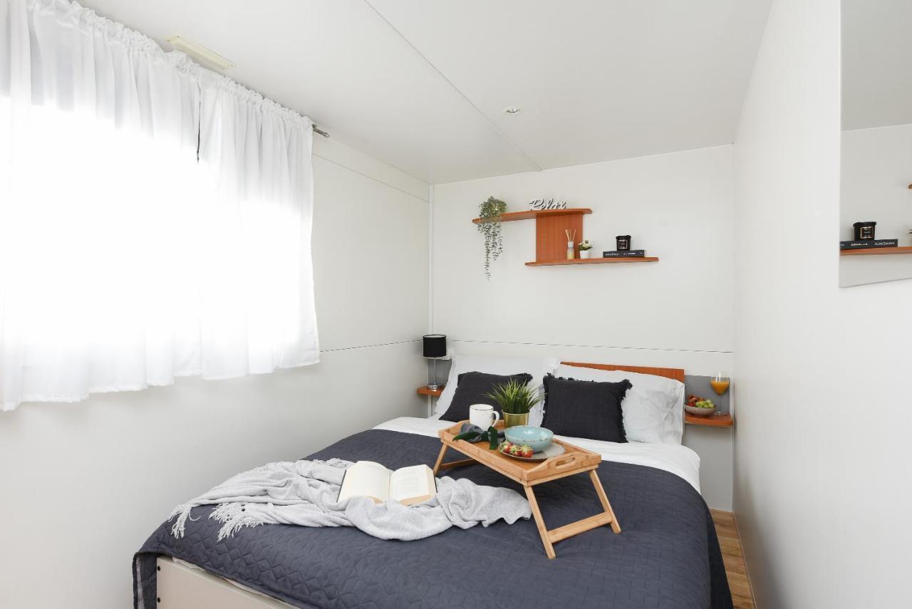 Mia Mobile Home With Jacuzzi Zdrelac Bagian luar foto