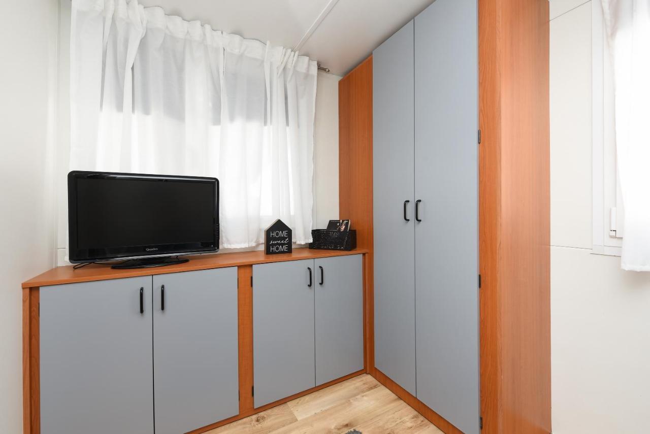 Mia Mobile Home With Jacuzzi Zdrelac Bagian luar foto