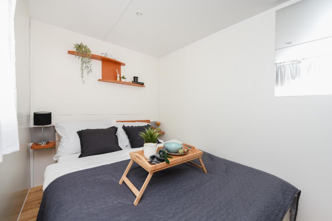 Mia Mobile Home With Jacuzzi Zdrelac Bagian luar foto