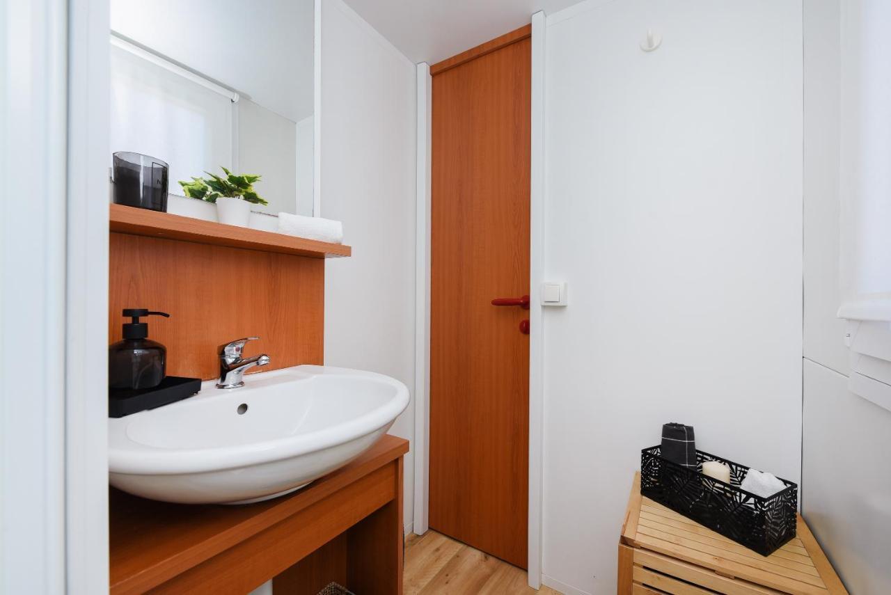 Mia Mobile Home With Jacuzzi Zdrelac Bagian luar foto