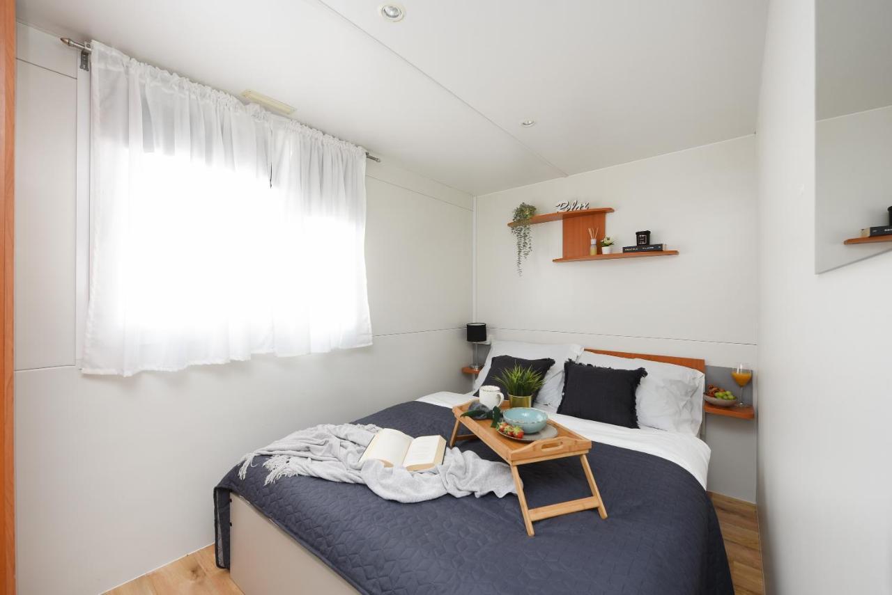 Mia Mobile Home With Jacuzzi Zdrelac Bagian luar foto
