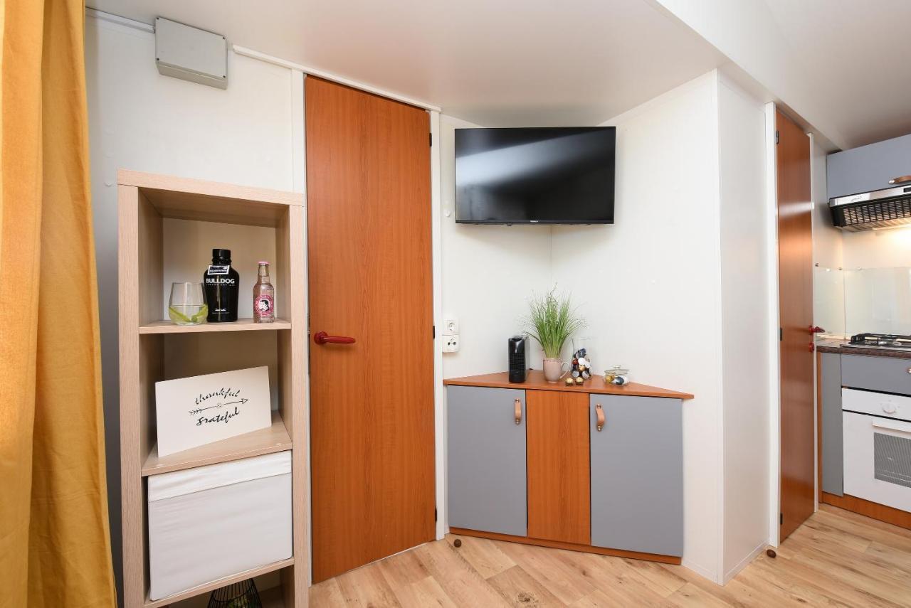 Mia Mobile Home With Jacuzzi Zdrelac Bagian luar foto